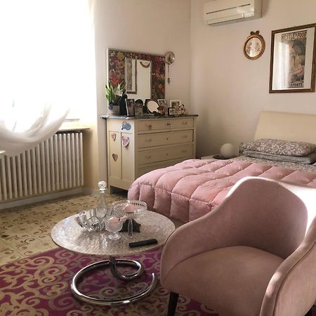 B & B Da Giusy Corte Franca Exterior photo